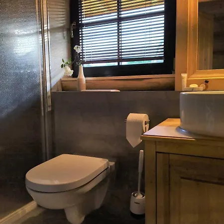 Naturstammhaus Tollensesee