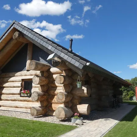 Naturstammhaus Tollensesee *